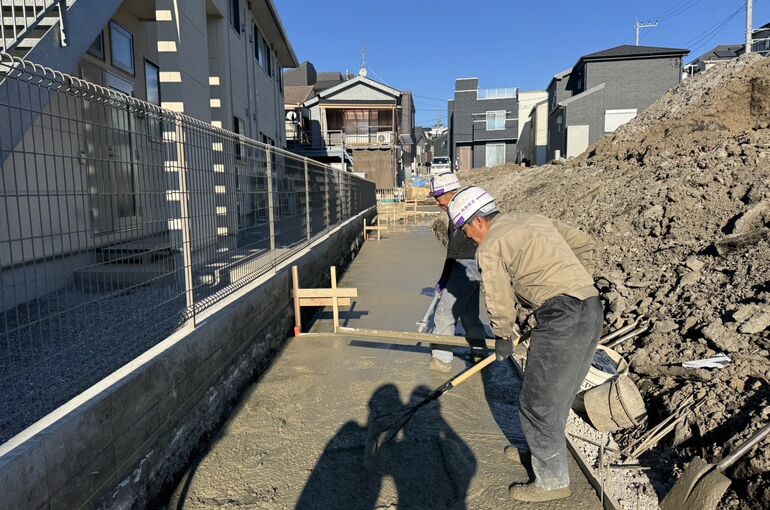 型枠ブロック捨てコンクリート打設工事