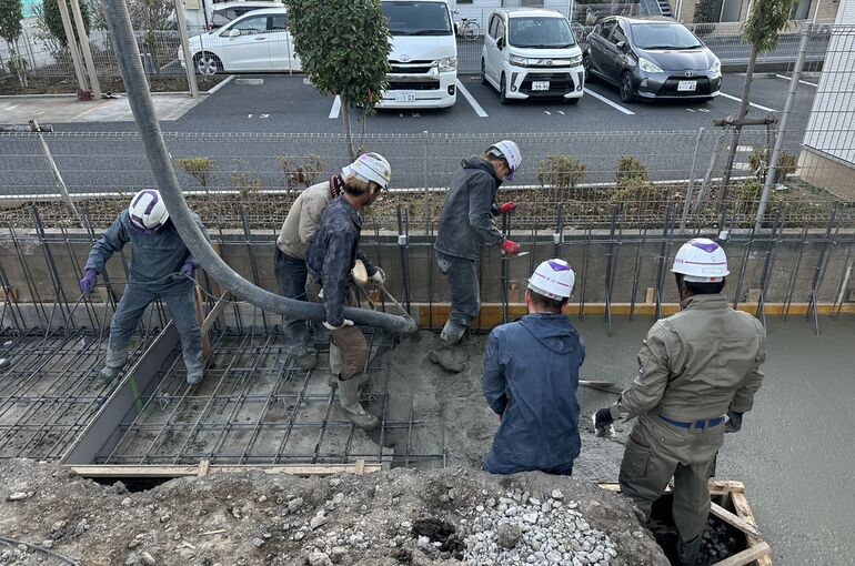 型枠ブロック基礎コンクリート生コン打設