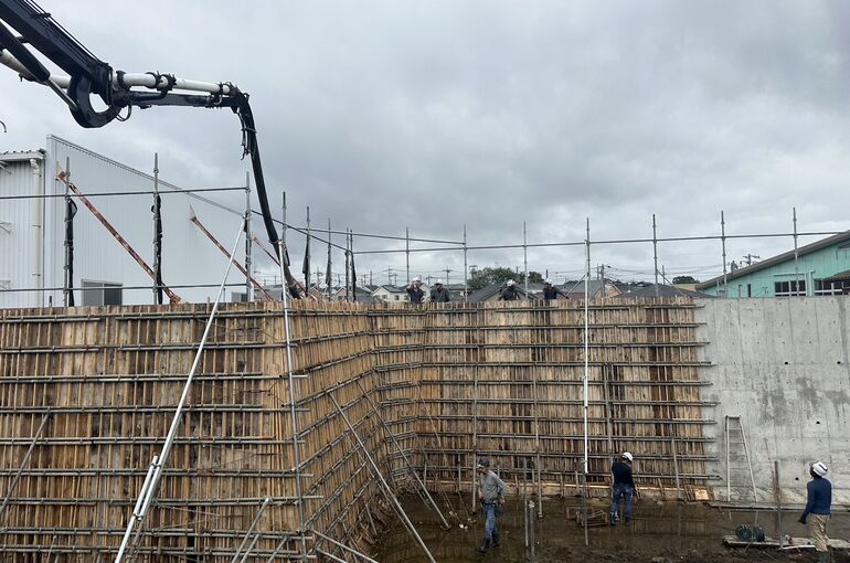 RC擁壁立ち上がり生コン打設工事