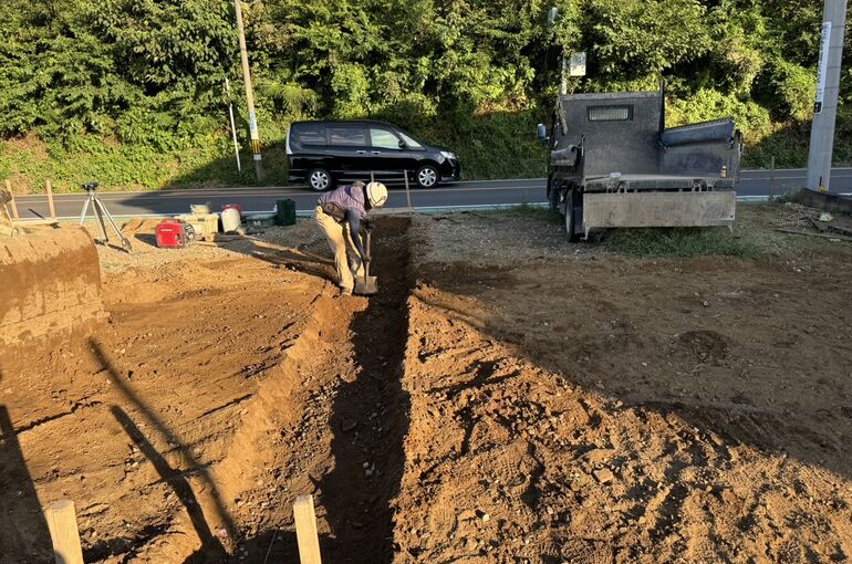 側溝設置微調整工