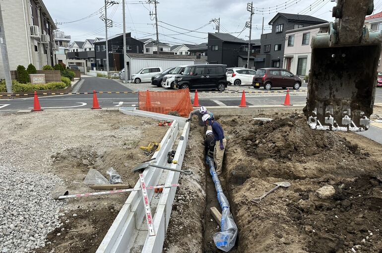 ブロック基礎ベース生コン打設工事