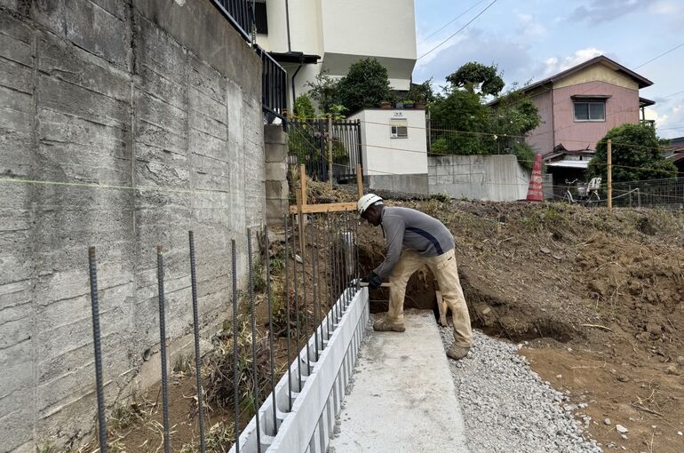 擁壁枠組み、鉄筋工事