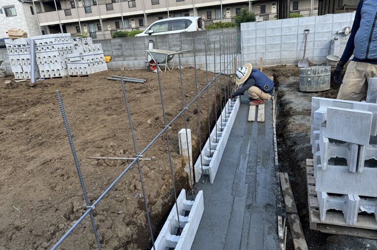 間仕切り型枠ブロック積み