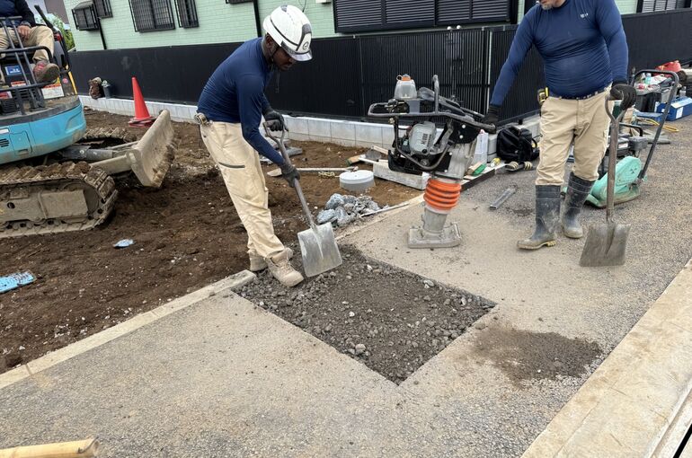 擁壁裏砂利埋め戻し工事