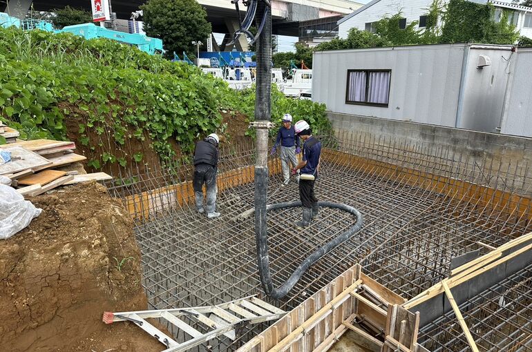 擁壁ベースコンクリート打設工事