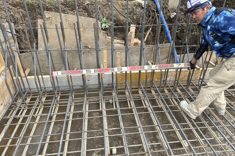 擁壁耐圧ベース高さ出し工事