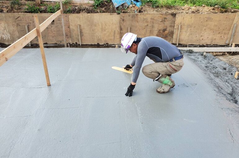 捨てコンクリート生コン打設工事