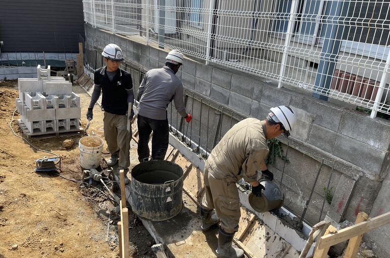 型枠ブロック生コン打設工事