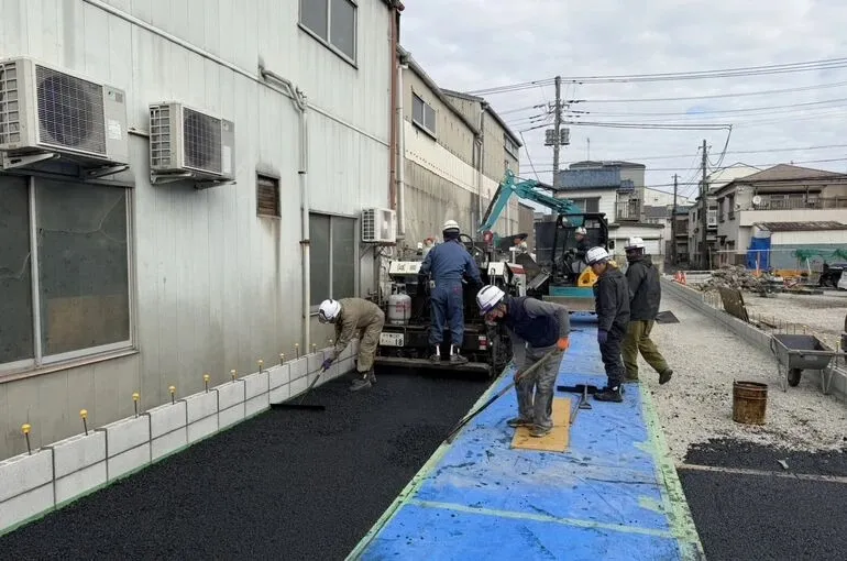 新築倉庫内舗装工事