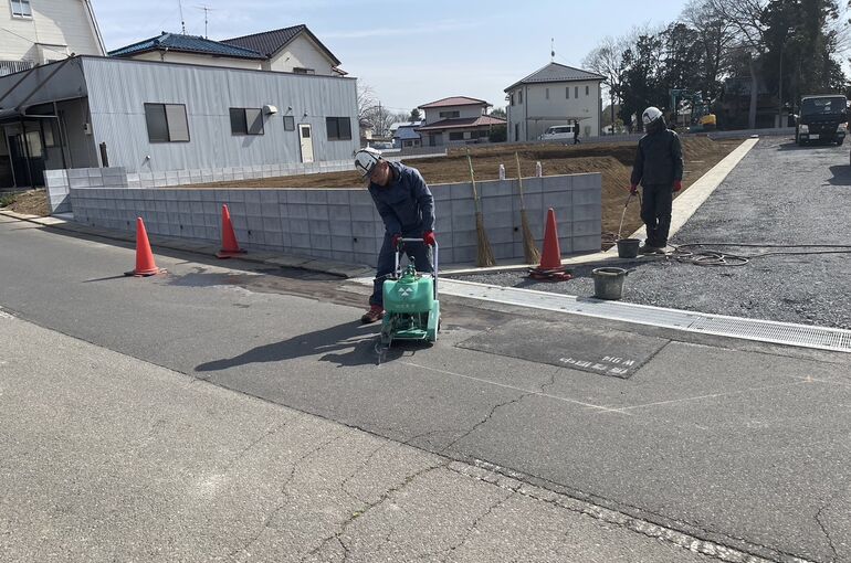 舗装本復旧カッター工事