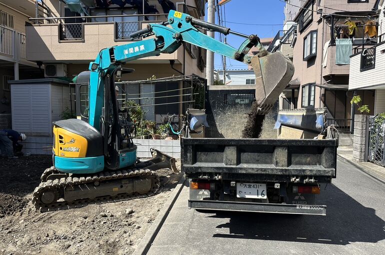 車庫砂利敷き工事