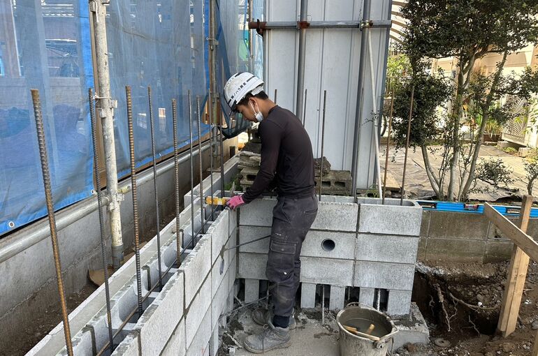 B83D5465-16D2-439E-9B5C-EF5626CF11BC