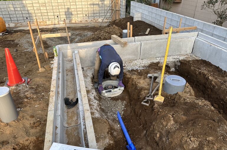 型枠ブロック生コン打設