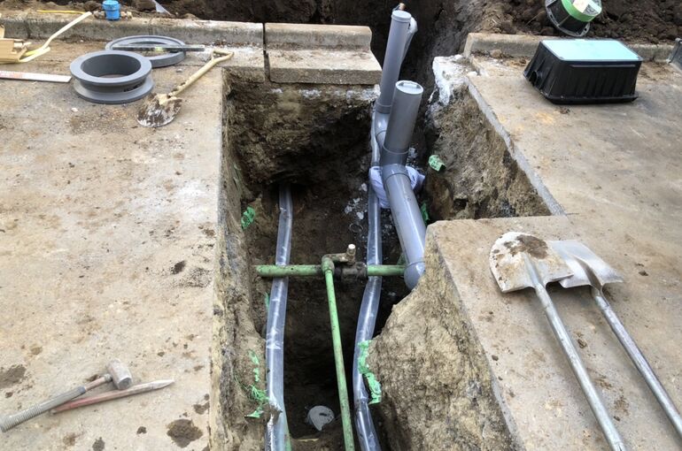 前にも右にもならわず