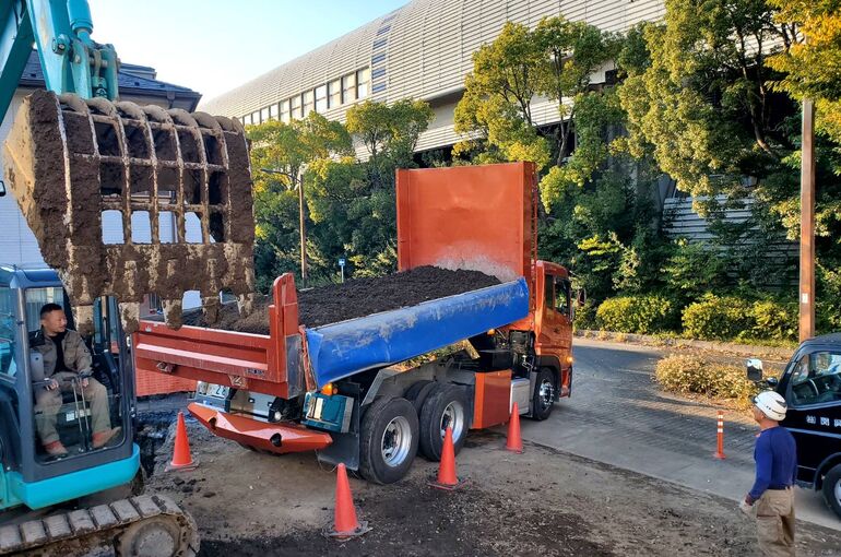 コンクリートガラ運搬