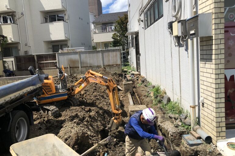 E76053C4-8132-4F35-B5B1-0CAA3856D31A