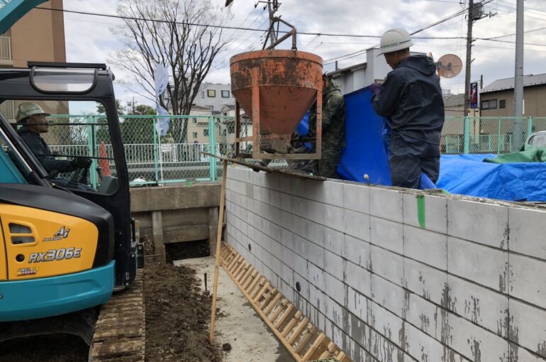 6EF8B74C-F10D-4F8F-8B57-BDBEDF5A924B