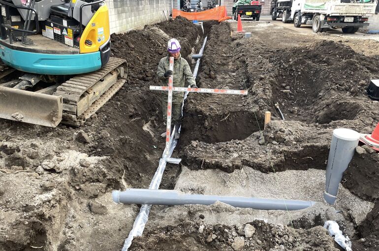 E01410E8-6D60-4140-81B0-1B8B10BDAD31