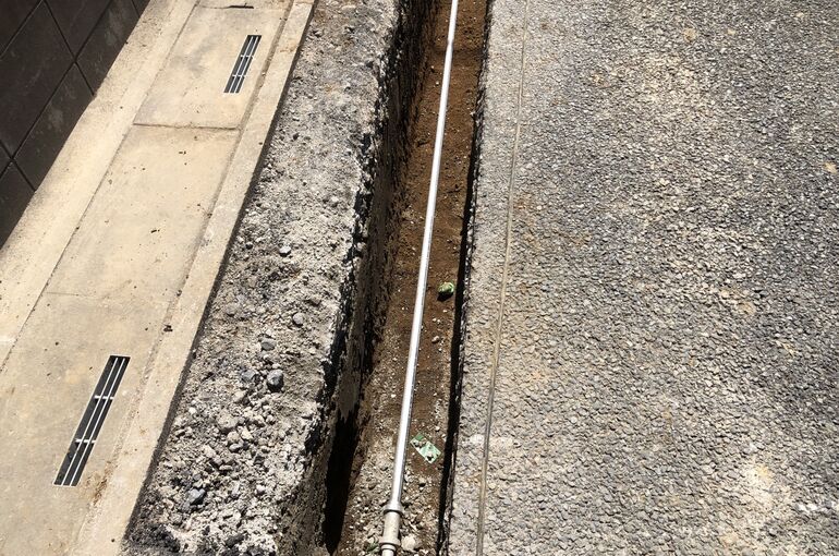 給水引き込み・型枠ブロック施工