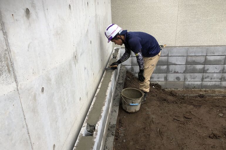 天端仕上げ作業