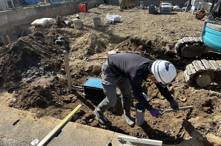 雨水桝配管側溝ハツリ工事
