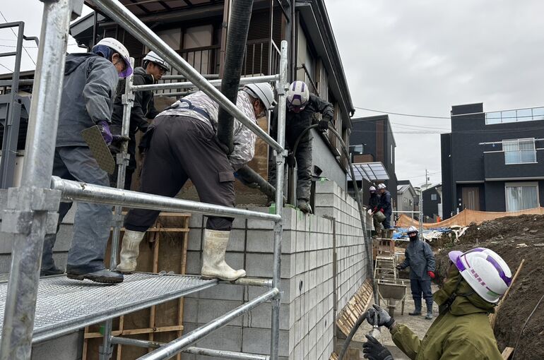 型枠ブロック生コン打設工